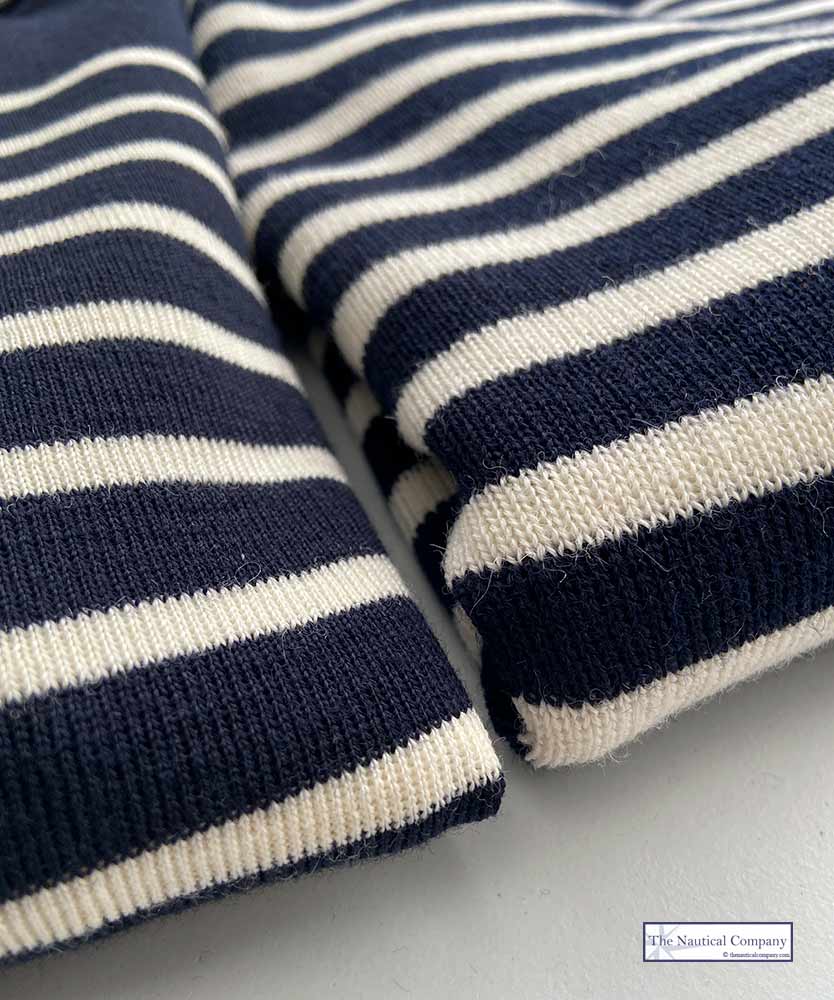 Breton sweater - Fine merino wool on the left - Medium new wool stitch on the right